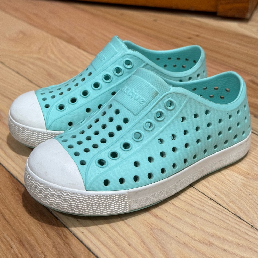 Native unisex kids water shoes Sz C8